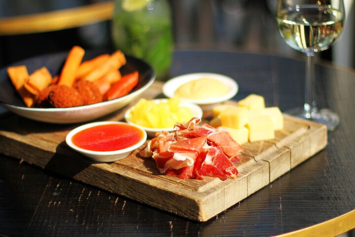 Dinner, Fingerfood, Drinks and Specials at De Kroon