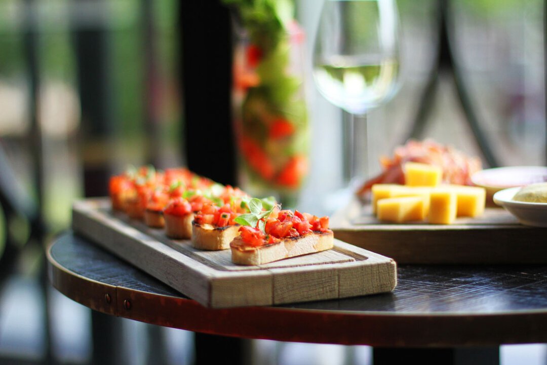 Dinner, Fingerfood, Drinks and Specials at De Kroon